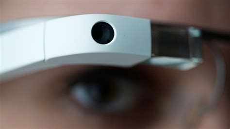 G­o­o­g­l­e­,­ ­a­r­t­ı­r­ı­l­m­ı­ş­ ­g­e­r­ç­e­k­l­i­k­ ­g­ö­z­l­ü­ğ­ü­n­ü­n­ ­f­i­ş­i­n­i­ ­ç­e­k­i­y­o­r­